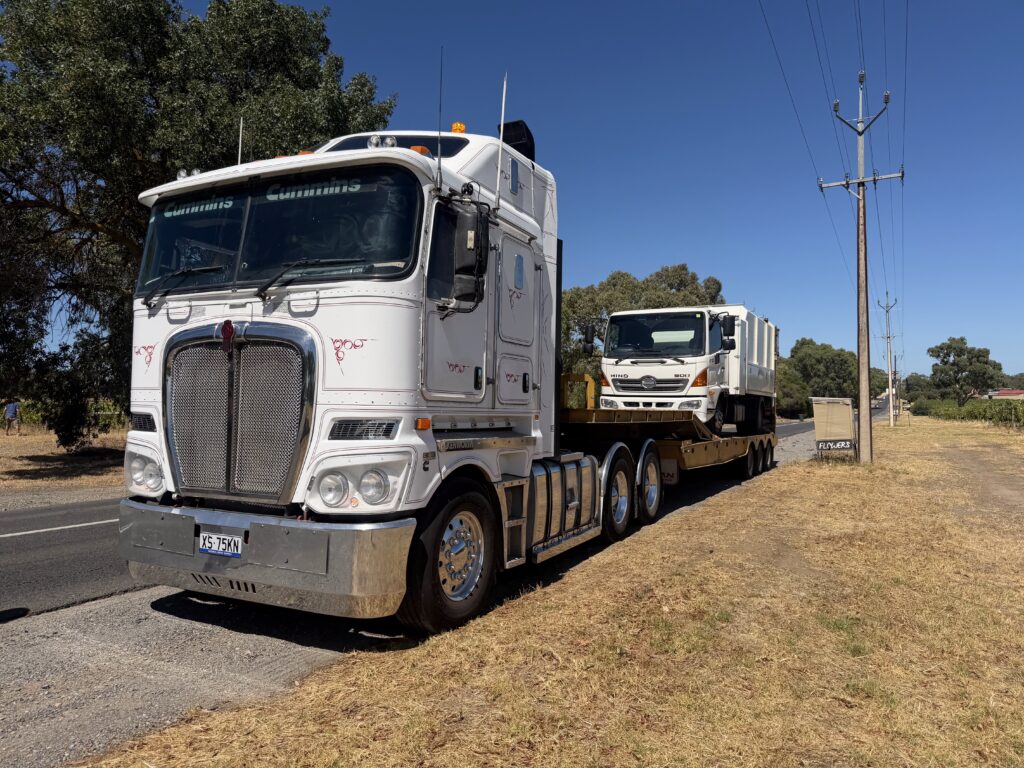 Lonsdale Heavy Haulage - Large White Truck - Home Page - Hero Image